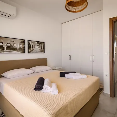 Aquarama Pool - Orion Apartman *