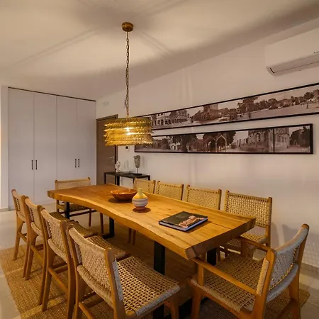Aquarama Pool - Orion Apartman